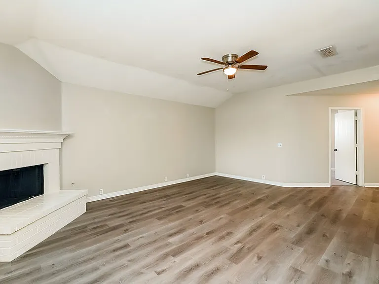 1001 Springcreek Dr — Photo 5