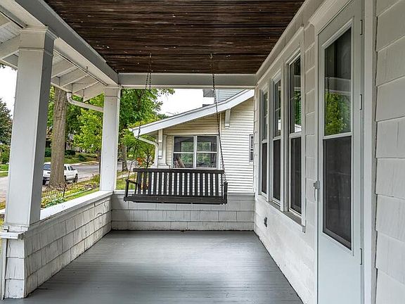 3rd image of 2716 Grand Ave