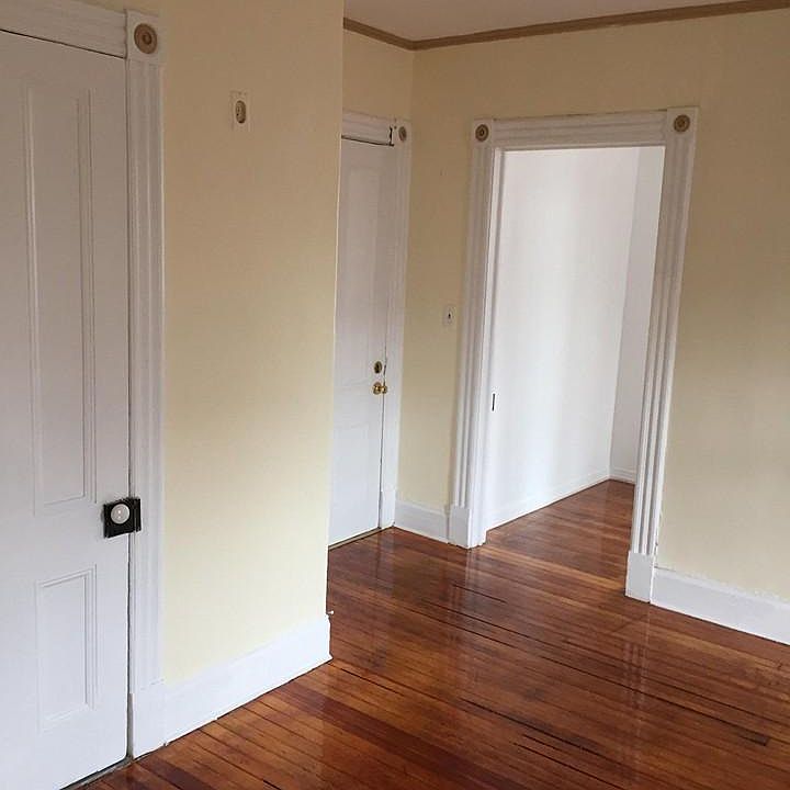 2nd image of 49 N Chestnut St #D