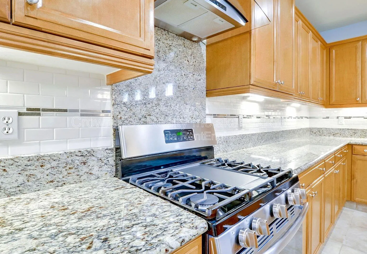 4 bed, 3.0 bath, 2236 sqft, $3,300 — Photo 3