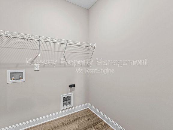 5th image of 2096 Denmark Ave SE