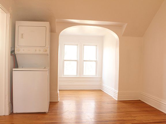 Sunny nook and washer/dryer