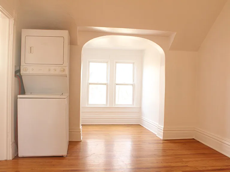 Sunny nook and washer/dryer