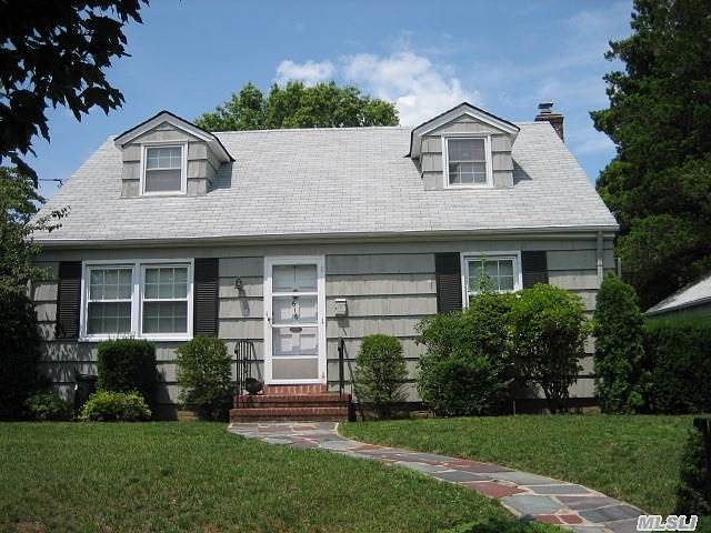 1st image of 616 Gaynor Pl