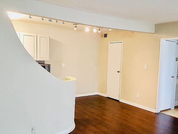 Dinning area next to kitchen