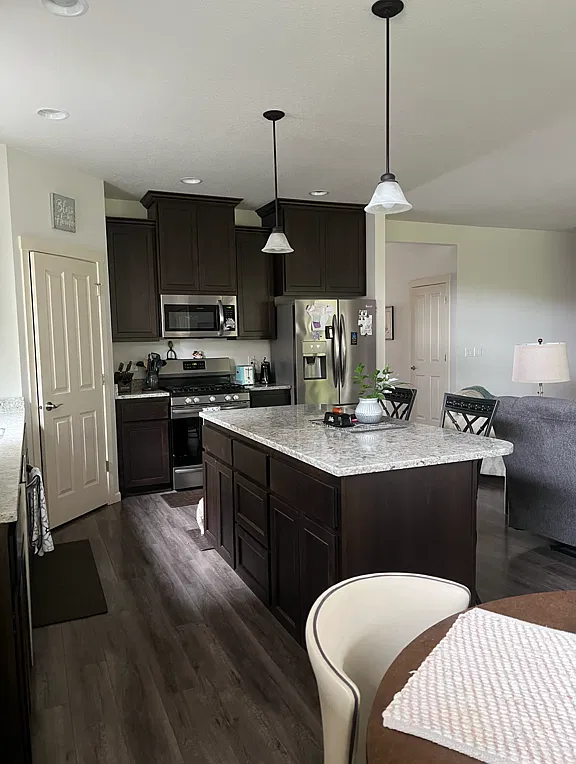 3 bed, 1685 sqft, $2,900 — Photo 3