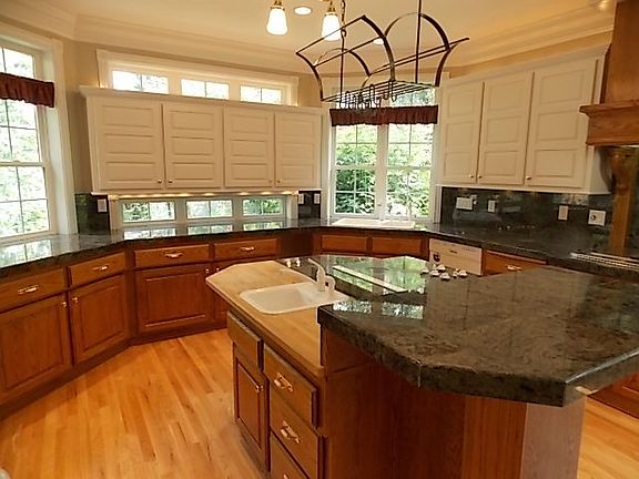 4th image of 3351 Charleston Ln