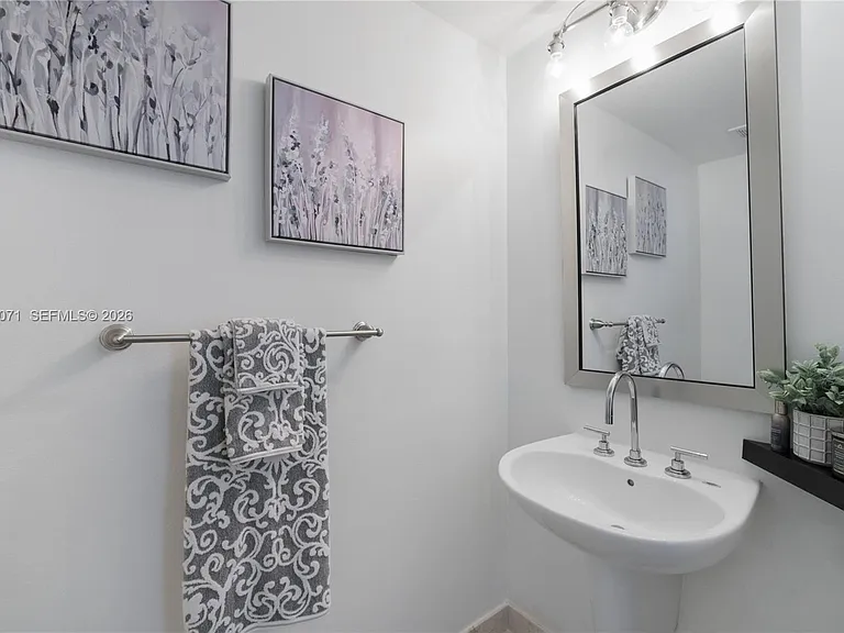 6515 Collins Ave #1405 — Photo 22