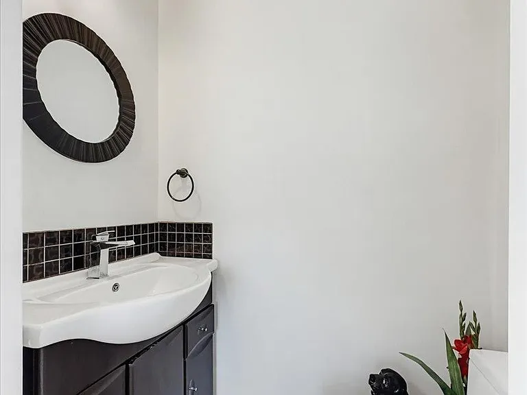 37 Jersey Ave — Photo 16