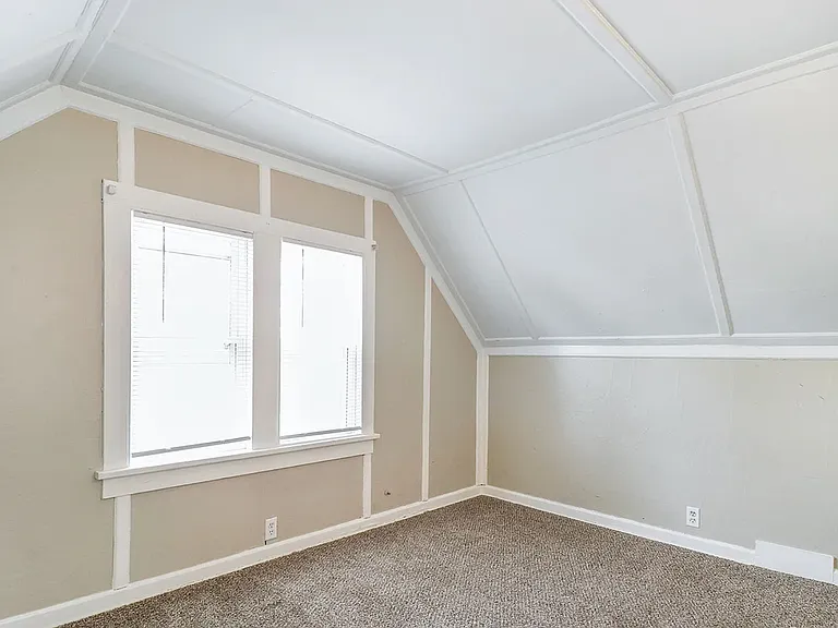 405 E Woodside St — Photo 9