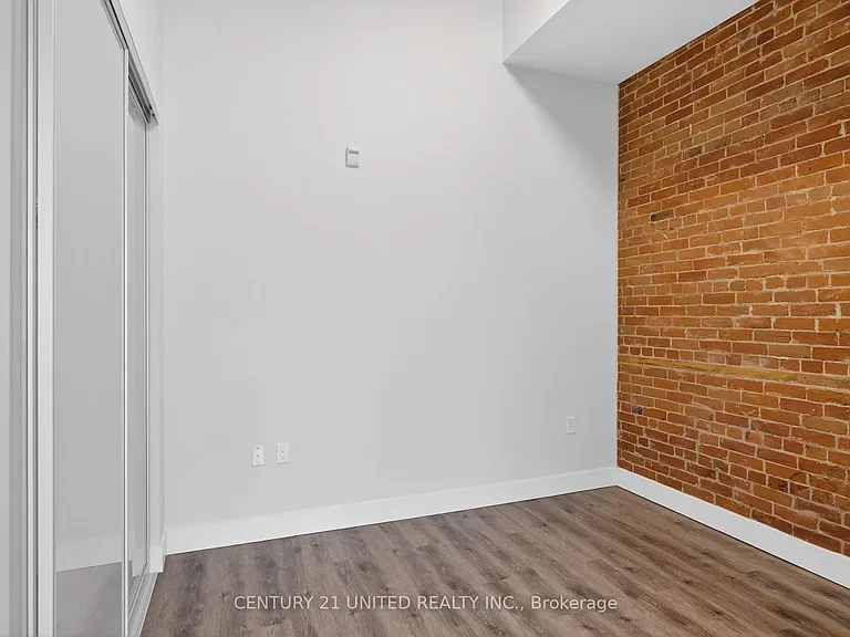 475 George St N #201 — Photo 9