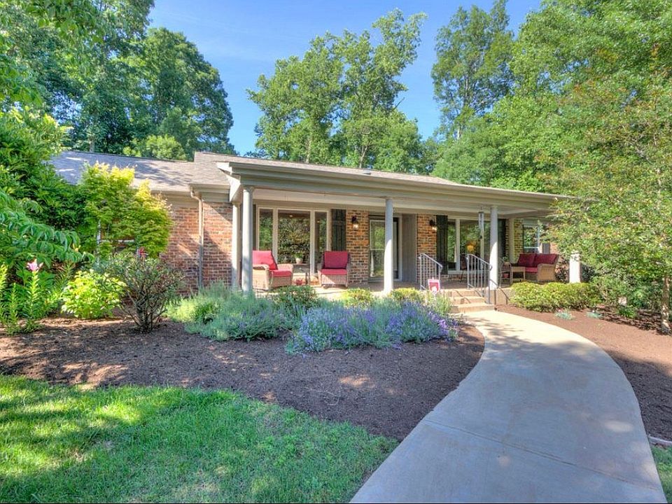 1st image of 340 Forest Oak Dr