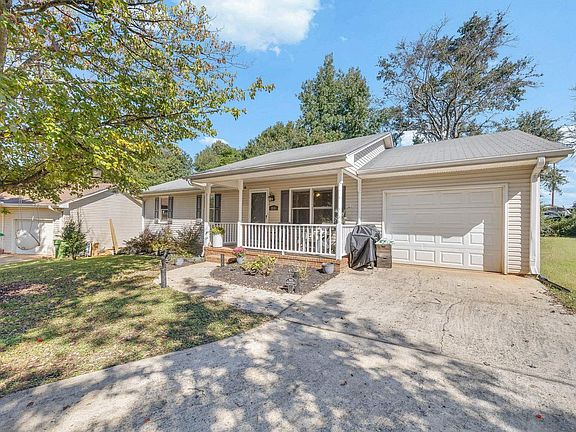 2nd image of 215 Yamasee Ct