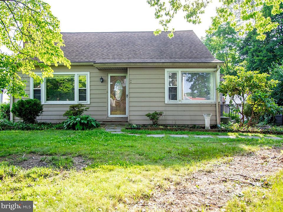 1st image of 14 Crest Ave