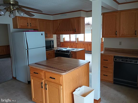 2nd image of 21506 Creek Side Dr SW
