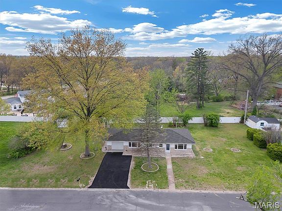 2nd image of 4215 Leonard Dr