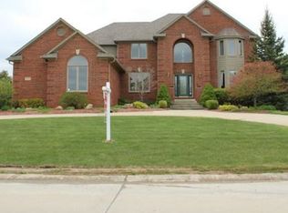 3934 Fawn Dr, Rochester, MI 48306