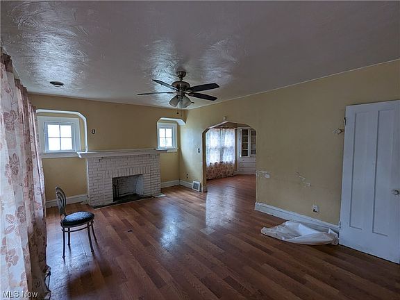 3rd image of 11213 Berkshire Ave