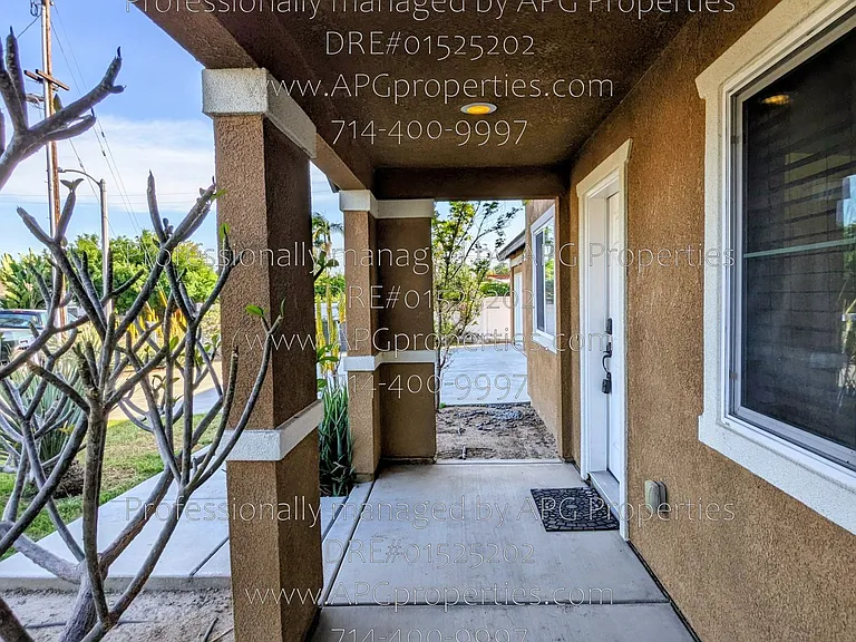 139 Thompson Ave — Photo 4