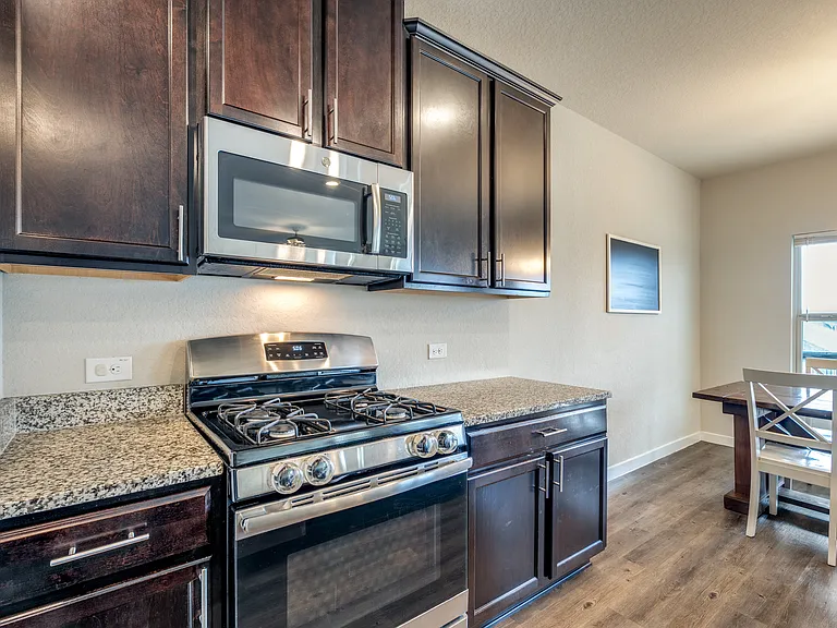 2427 Valencia Crst — Photo 10