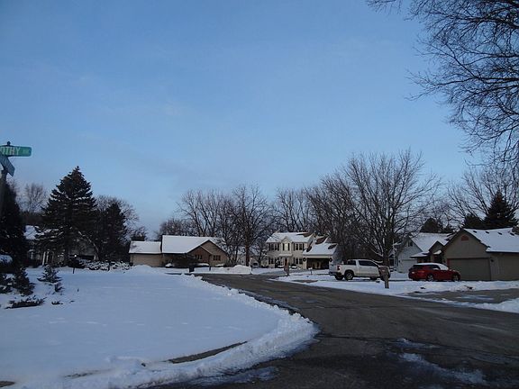 4th image of 355 Oakwood Ln