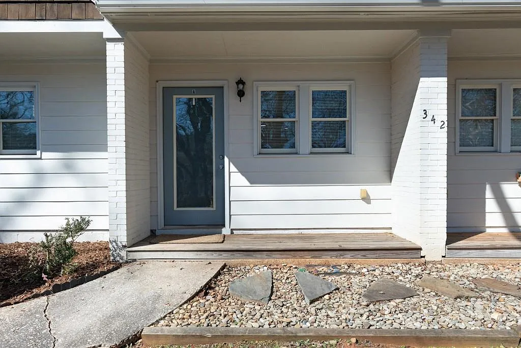 Building Photo - 342 Mathews Ave NE #A