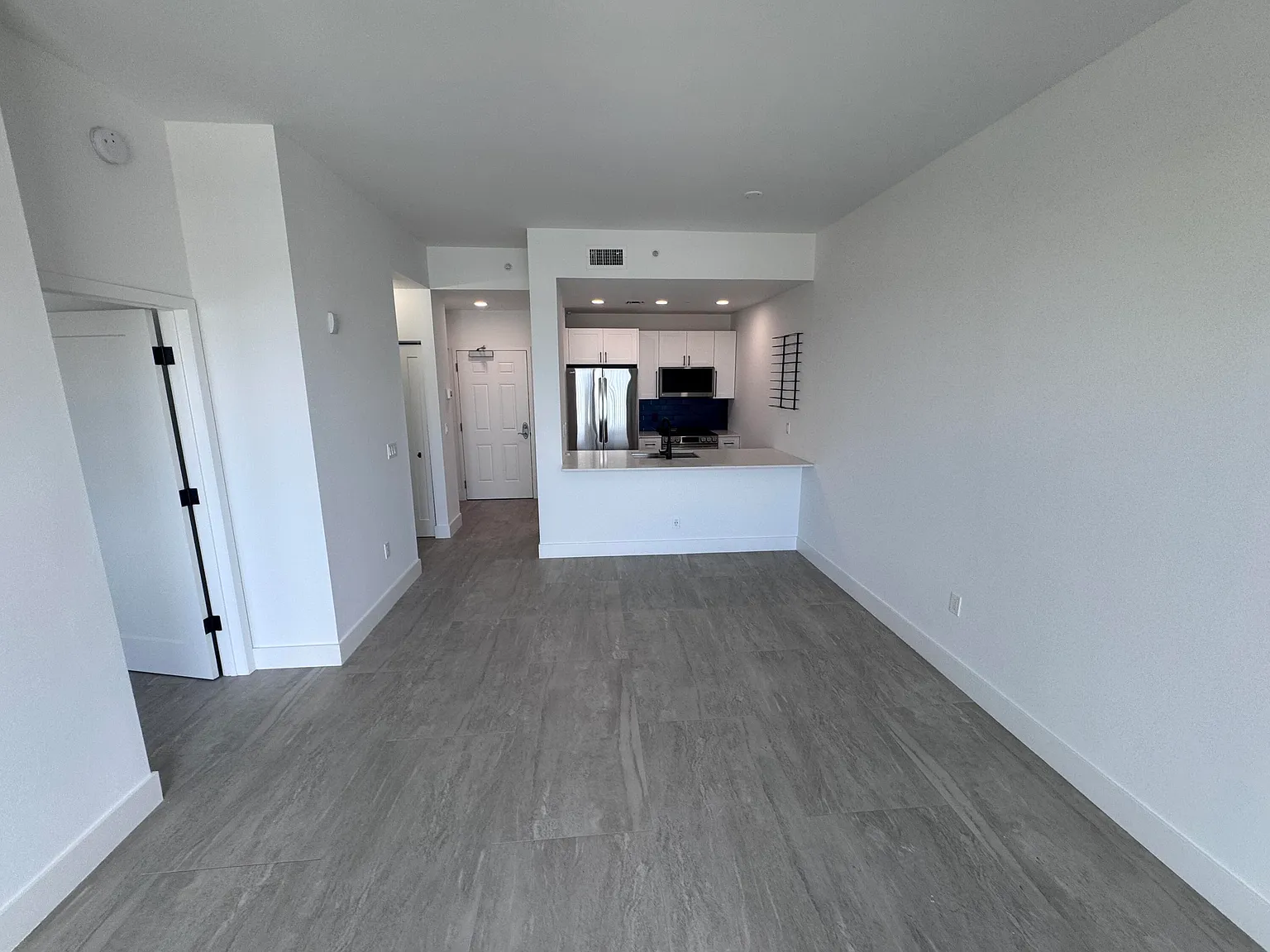1 bed, 1.0 bath, 733 sqft, $2,350 — Photo 3
