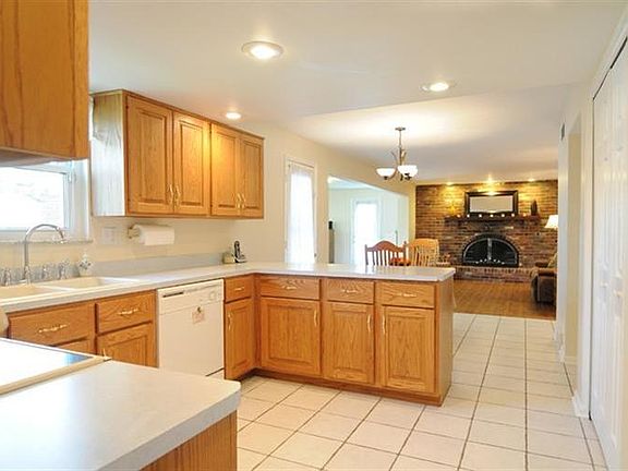 4th image of 2513 Bending Willow Dr