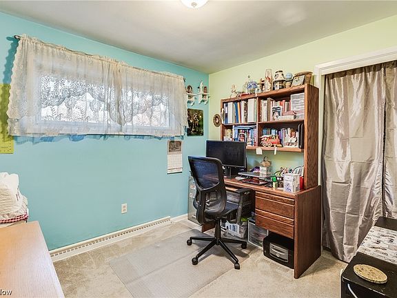 3rd image of 8571 Carmichael Dr