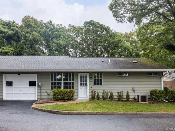 384 Woodbridge Drive #A, Ridge, NY 11961