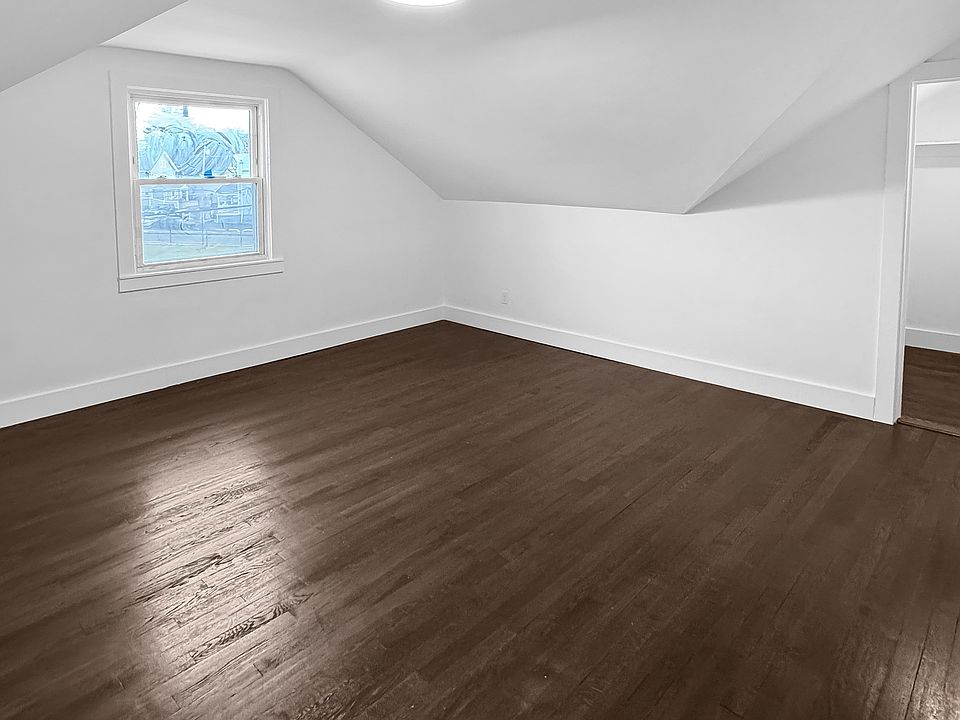 1ST BEDROOM (UN-STAGED)