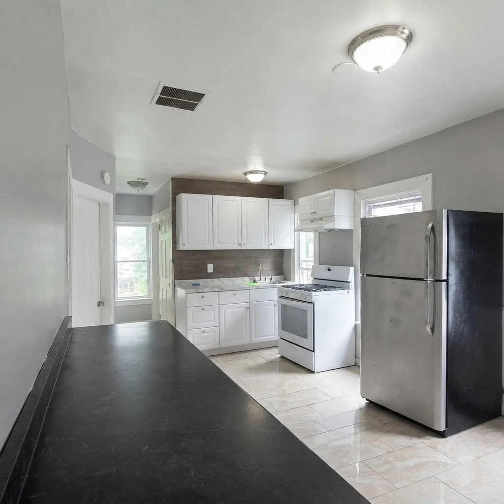4 bed, 1360 sqft, $2,400 — Photo 1