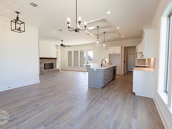 5th image of 319 Newport Ln