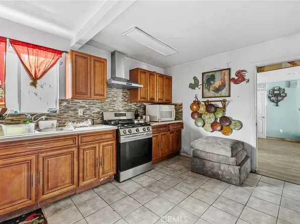 7499 Valaria Dr, Highland, CA 92346