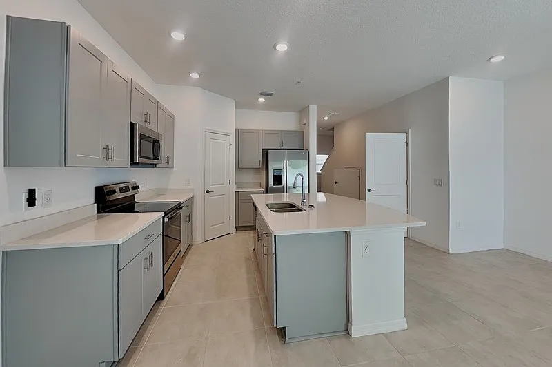 3 bed, 2.5 bath, 1365 sqft, $2,099 — Photo 3