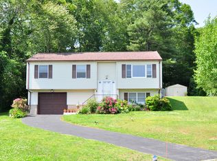 8 Pons Rd, Groton, CT 06355