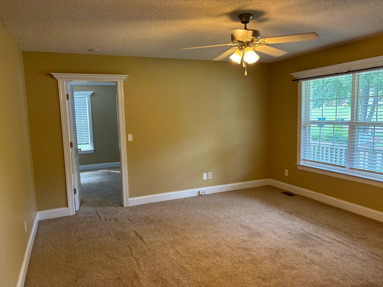 3 bed, $1,500 — Photo 2