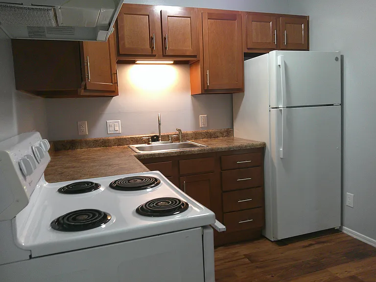 KINGSGATE VILLAGE APARTMENTS — Photo 34