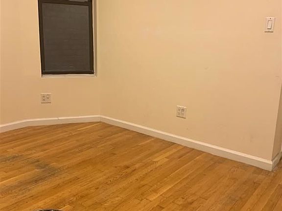 5th image of 346 W 36th St APT 5D