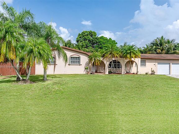 4th image of 17300 SW 89th Ct