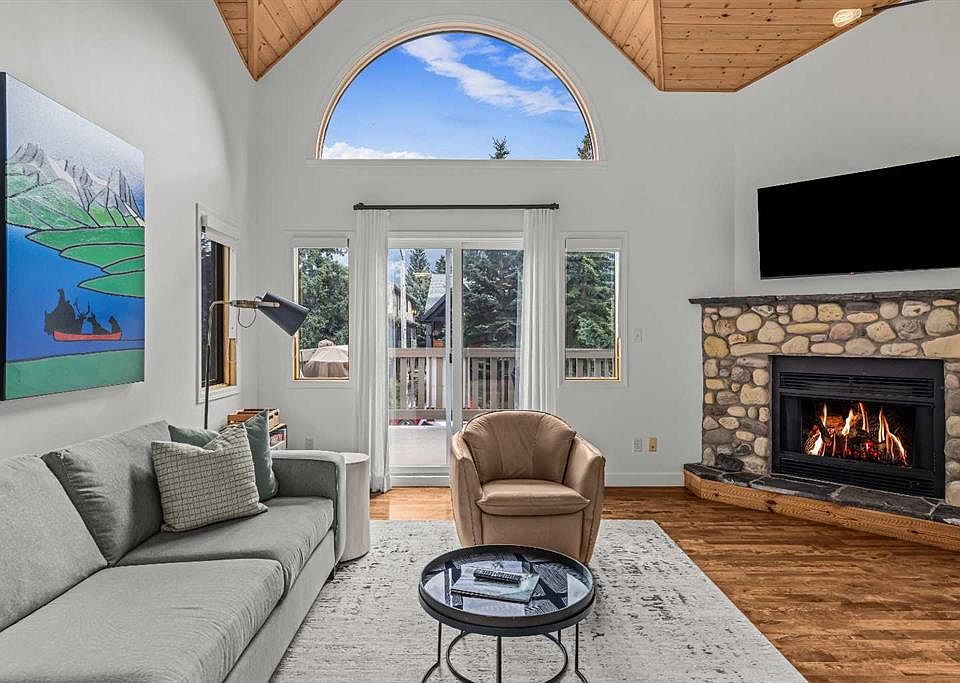 1st image of 822 SE 5th St #4