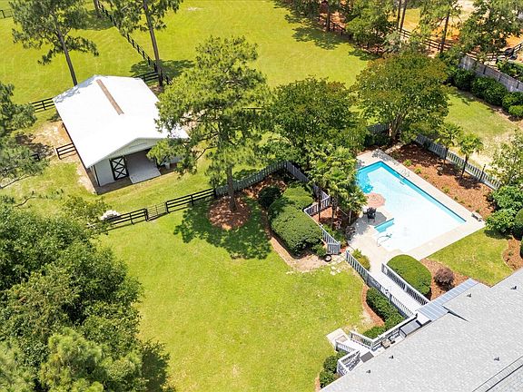 4th image of 2238 Hillsdale Dr