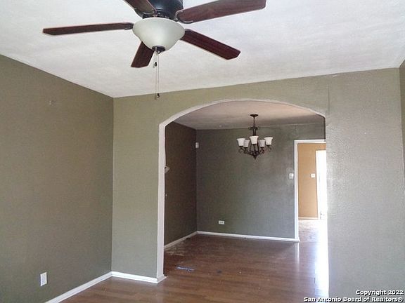 4th image of 247 E Baylor
