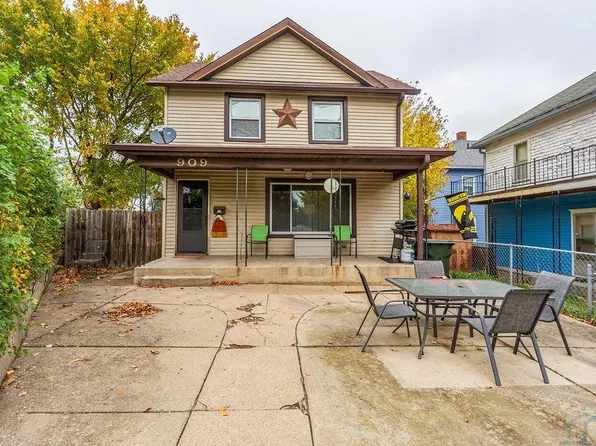 909 W 5th St, Sioux City, IA 51103