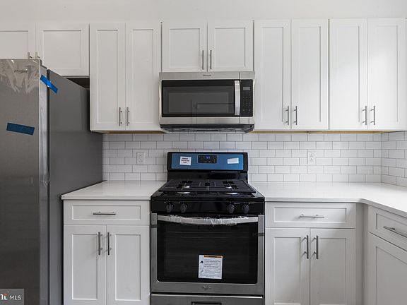 2nd image of 2418 W Jefferson St #1