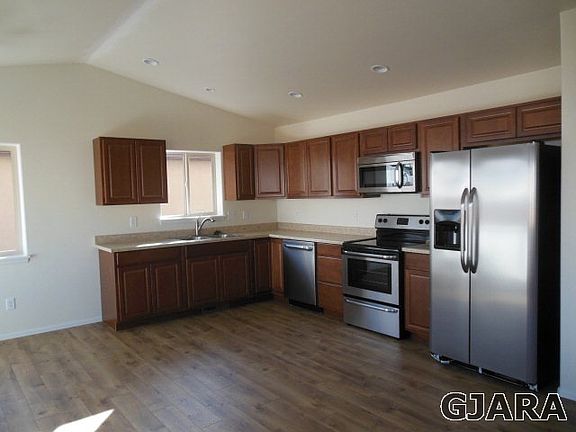 3rd image of 416 1/2 Bear Dance Dr
