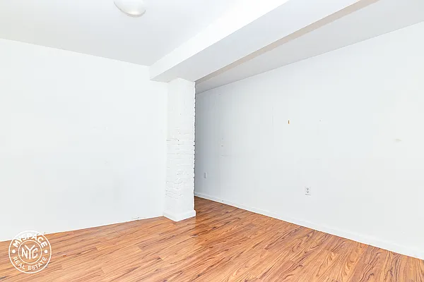 Rented by MySpaceNYC | media 48