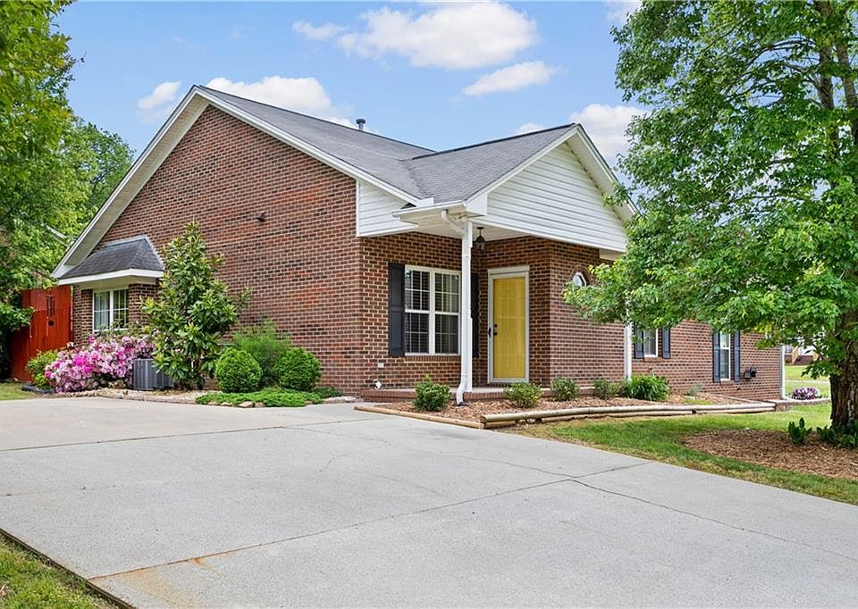 1st image of 205 Mallard Creek Dr #B
