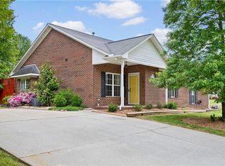 205 Mallard Creek Dr #B, Graham, NC 27253