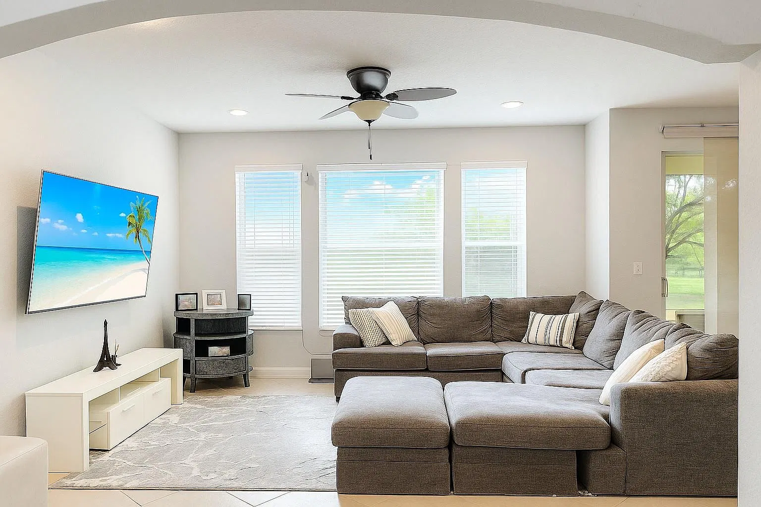 3 bed, 2.5 bath, 2265 sqft, $4,600 — Photo 2